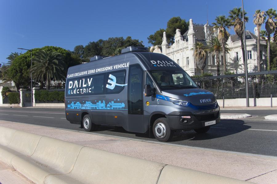  Iveco Daily Minibus Electric Blue Power 2017 года  (фото 1 из 3)